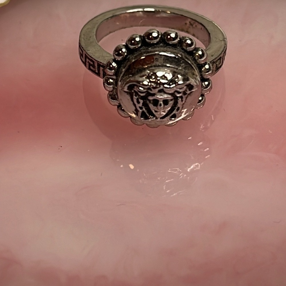 VERSACE VINTAGE MEDUSA RING - Picture 5 of 8
